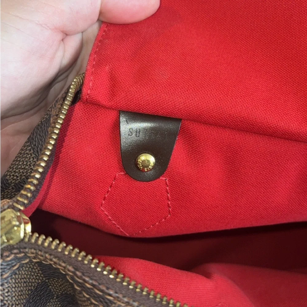 Louis Vuitton Speedy Bag - Picture 7 of 10